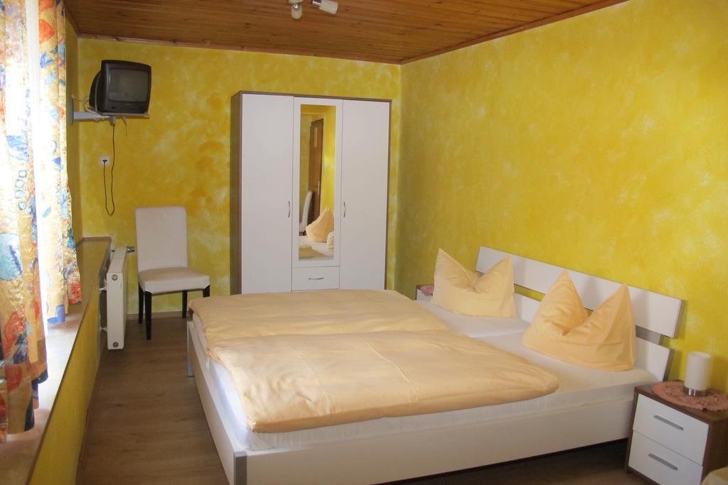 Hotel Garni Hauth แบร์นคาสเทล-คืสท์ ภายนอก รูปภาพ