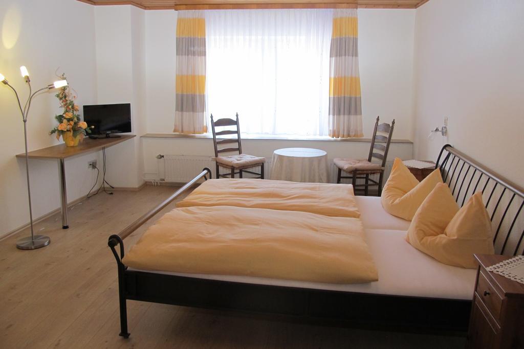 Hotel Garni Hauth แบร์นคาสเทล-คืสท์ ภายนอก รูปภาพ