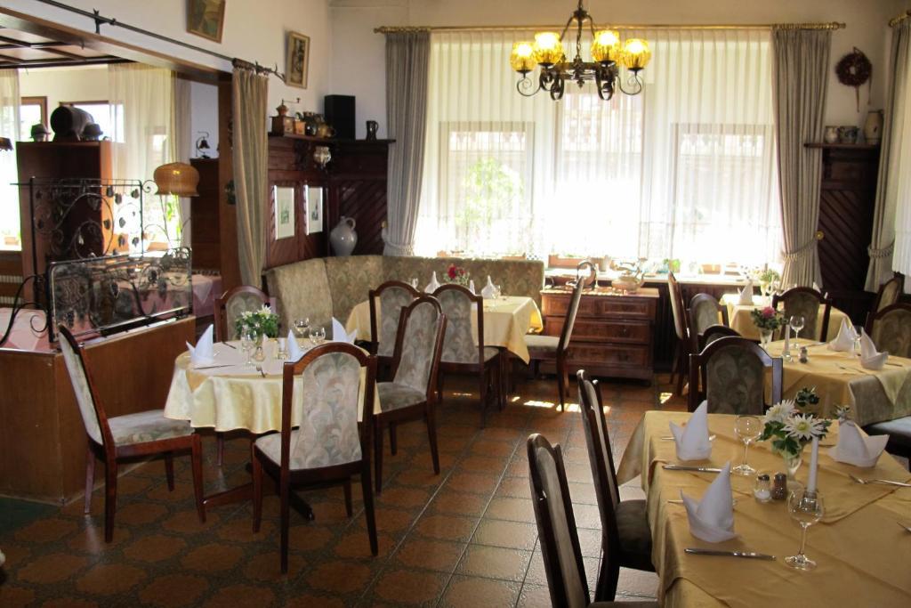 Hotel Garni Hauth แบร์นคาสเทล-คืสท์ ภายนอก รูปภาพ